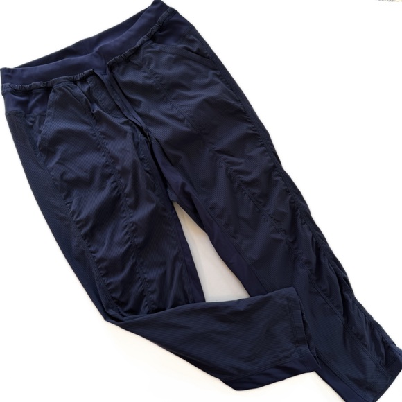 Lululemon Pants Womens 10 Navy Blue Dance Studio Pull on Straight Joggers Crop - Picture 1 of 7